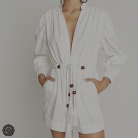 Choosy white romper. - Picture 1 of 9